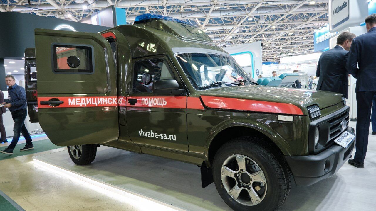 Ростех представил бронированную Lada Niva Legend медицинского назначения